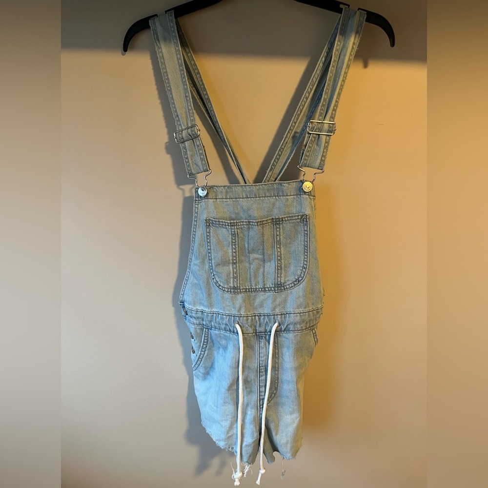 HIGH RISE AMERICAN EAGLE OVERALLS